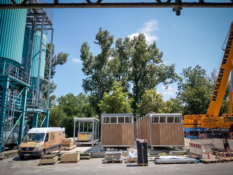 Aufstellen der Schlammtrocknungsanlage