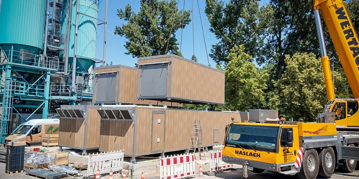 Aufsetzen der Vortrockenmodule (Bandtrockner)